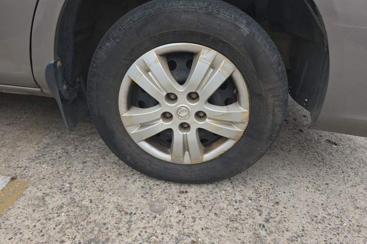 Used FORTHING Lingzhi 2017 M3L 1.6L 7-Seater Comfort Model Right Front Wheel Hub