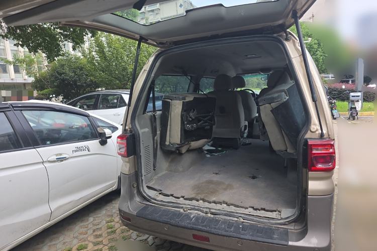 Used FORTHING Lingzhi 2017 M3L 1.6L 7-Seater Comfort Model Trunk