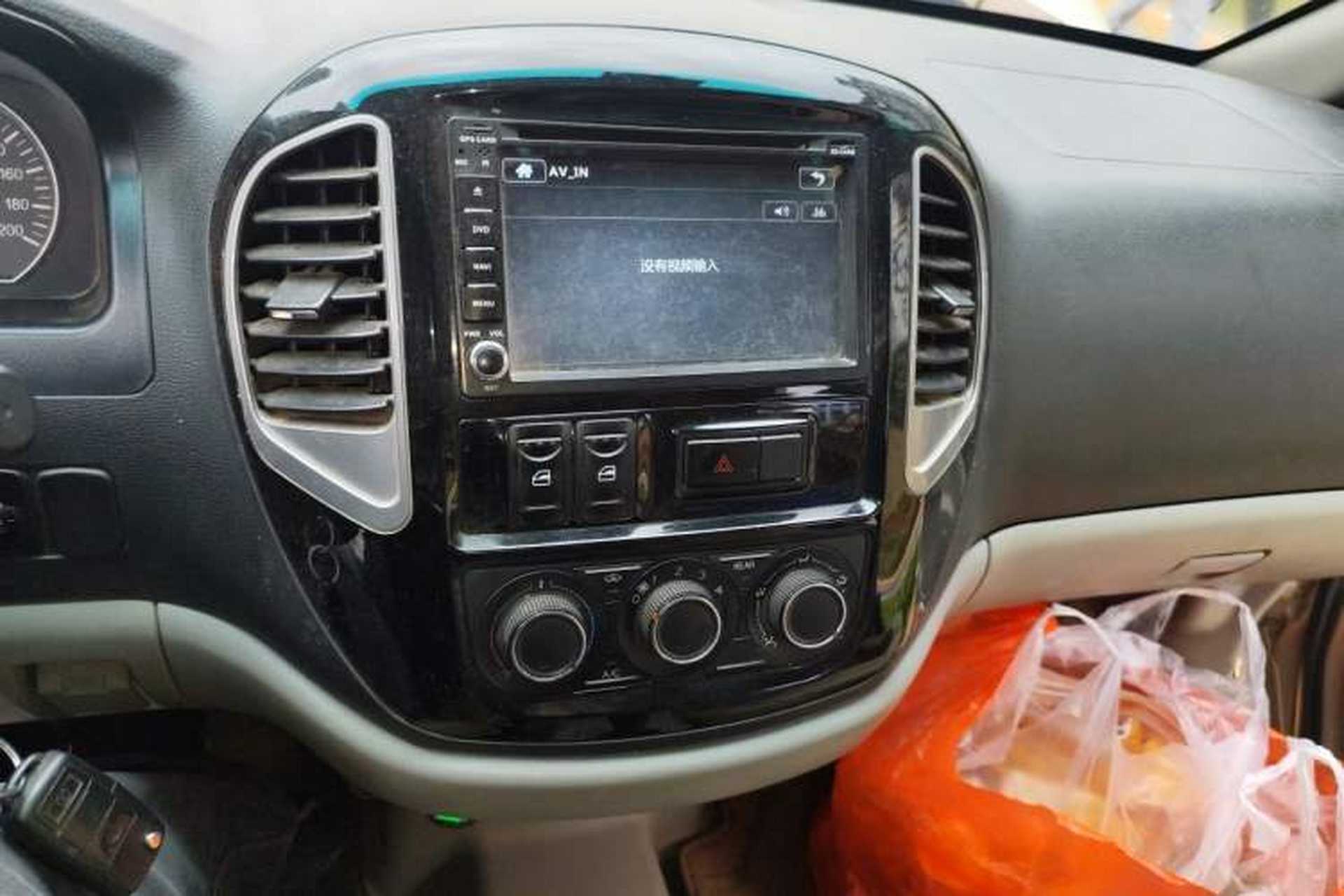 Used FORTHING Lingzhi 2017 Restyled M3L 1.6L 7-Seater Comfort Version Audio And AC Panel
