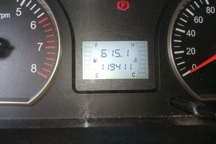Used FORTHING Lingzhi 2017 Facelifted M3L 1.6L 7-Seater Standard Version Odometer Close Up