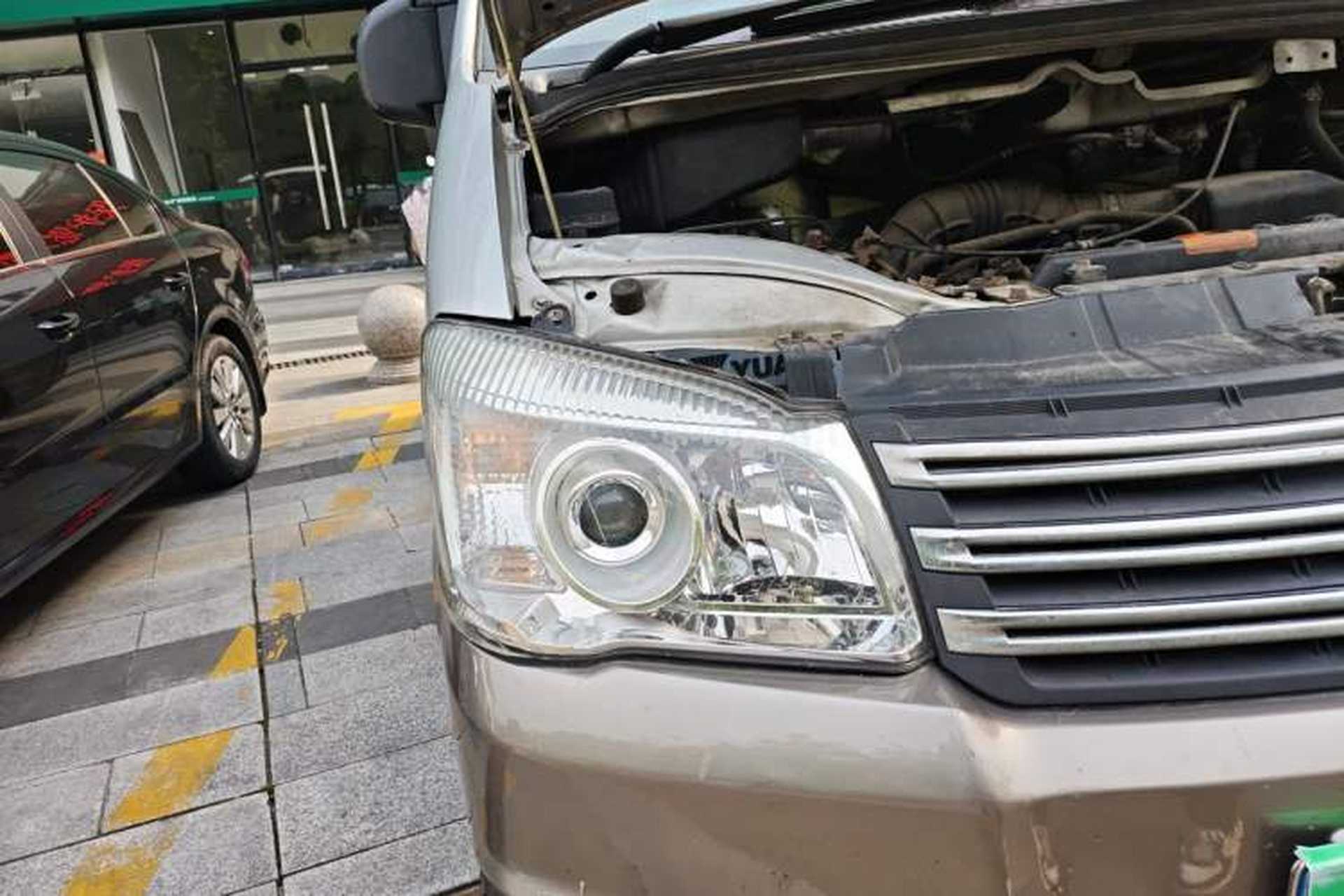 Used FORTHING Lingzhi 2017 M3L 1.6L 7-Seater Comfort Model Right Front Headlight