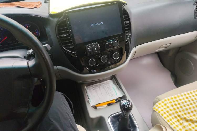 Used FORTHING Lingzhi 2017 V3 1.5L 5-Seater Special Offer Model Audio And AC Panel