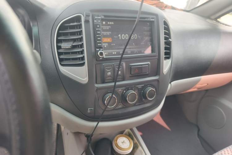Used FORTHING Lingzhi 2017 V3 1.5L 5-Seater Special Offer Model Audio And AC Panel