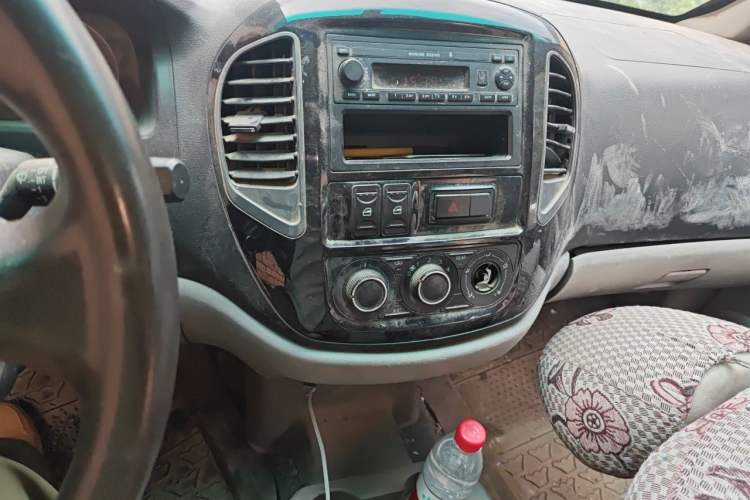 Used FORTHING Lingzhi 2017 M3L 1.6L 7-Seater Comfort Model Audio And AC Panel