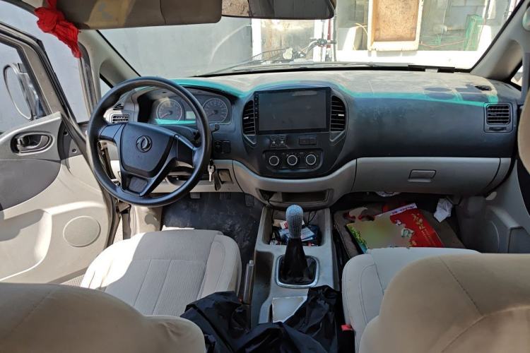 Used FORTHING Lingzhi 2017 V3 1.5L 5-Seater Special Offer Model Center Console