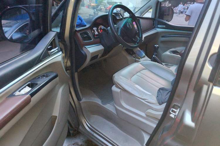 Used FORTHING Lingzhi 2017 M5L 1.6L 7-Seater Standard Model Driver Seat