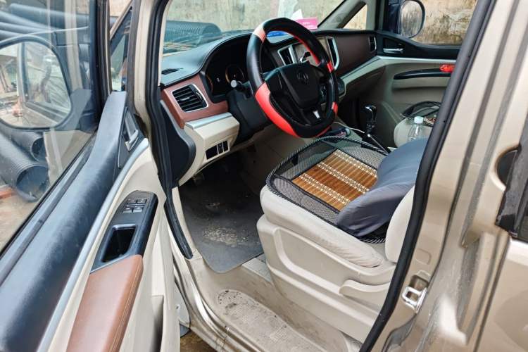 Used FORTHING Lingzhi 2017 M5L 1.6L 7-Seater Standard Model Driver Seat