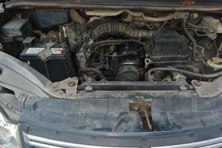 Used FORTHING Lingzhi 2017 M3L 1.6L 7-Seater Standard Model Engine Bay