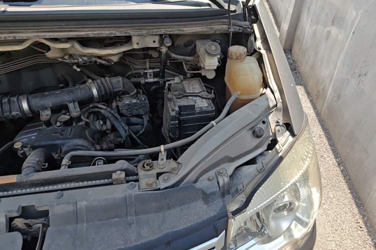 Used FORTHING Lingzhi 2017 V3 1.5L 5-Seater Special Offer Model Engine Bay Left