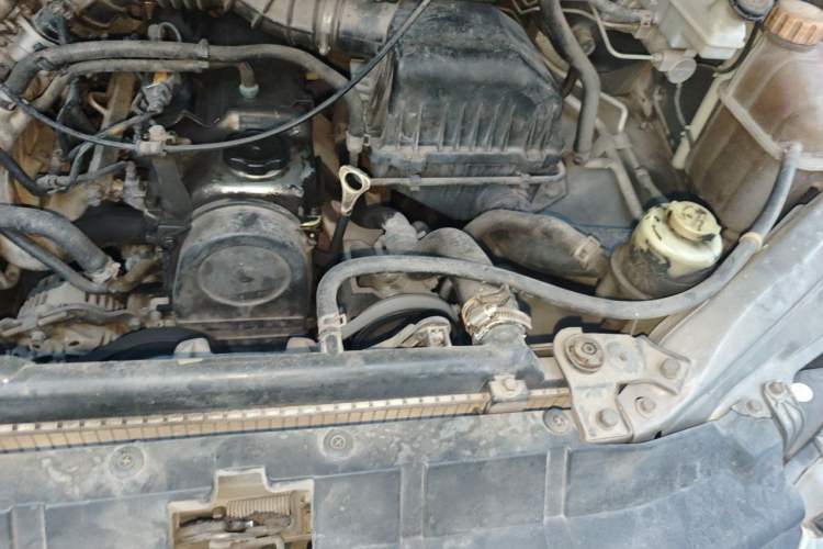 Used FORTHING Lingzhi 2017 M3L 1.6L 7-Seater Standard Model Engine Bay Left