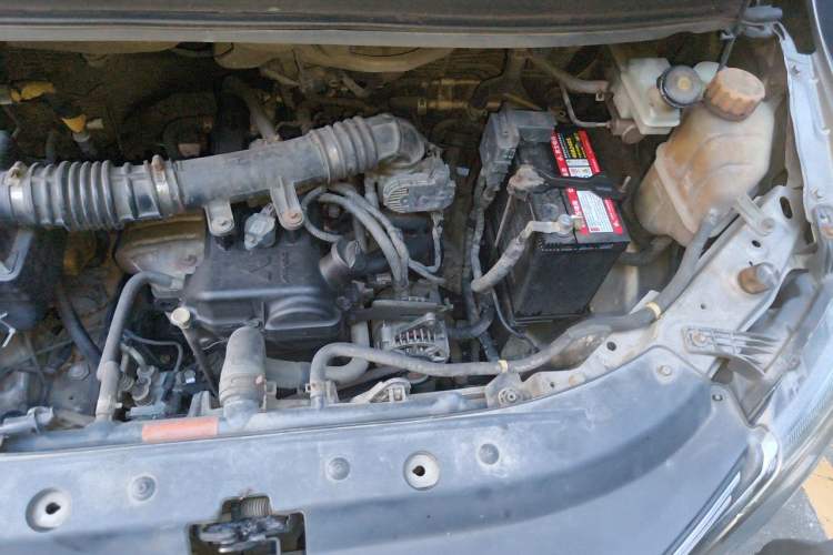 Used FORTHING Lingzhi 2017 M5L 1.6L 7-Seater Standard Model Engine Bay Left