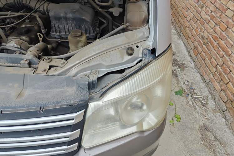 Used FORTHING Lingzhi 2017 M3L 1.6L 7-Seater Comfort Model Engine Bay Left