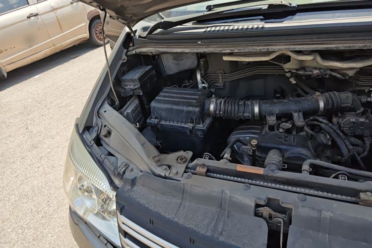 Used FORTHING Lingzhi 2017 V3 1.5L 5-Seater Special Offer Model Engine Bay Right