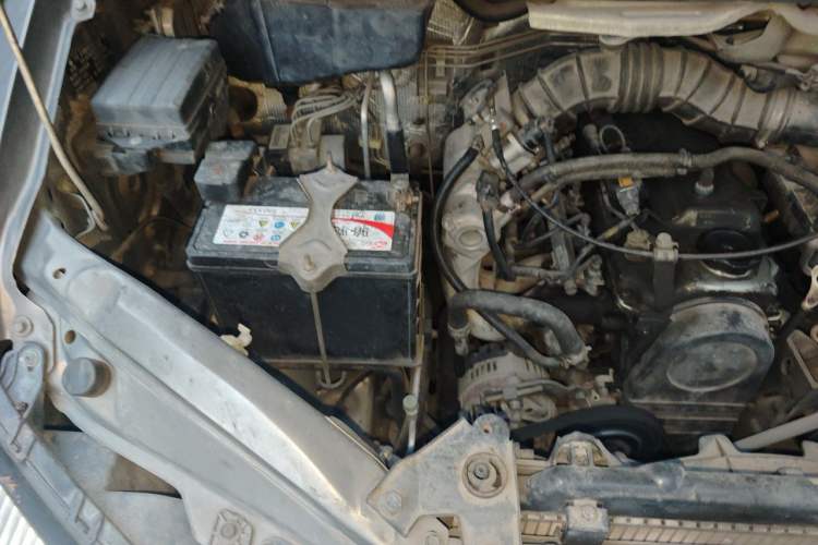 Used FORTHING Lingzhi 2017 M3L 1.6L 7-Seater Standard Model Engine Bay Right