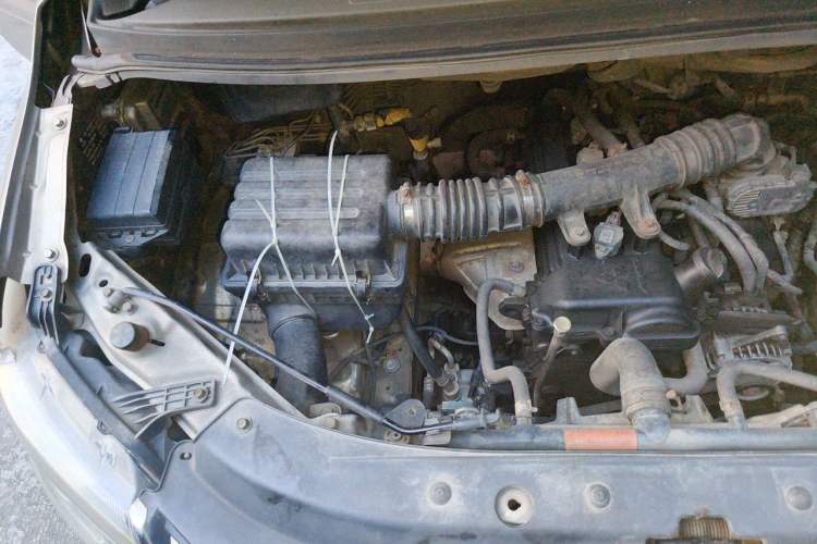 Used FORTHING Lingzhi 2017 M5L 1.6L 7-Seater Standard Model Engine Bay Right