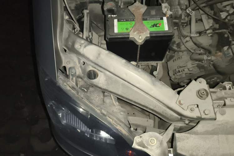 Used FORTHING Lingzhi 2017 V3 1.5L 7-seater Standard Model Engine Bay Right