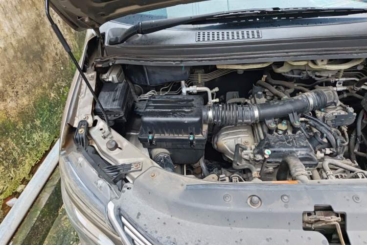 Used FORTHING Lingzhi 2017 M5L 1.6L 7-Seater Standard Model Engine Bay Right