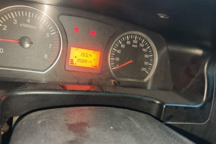 Used FORTHING Lingzhi 2017 M3L 1.6L 7-Seater Standard Model Odometer Close Up