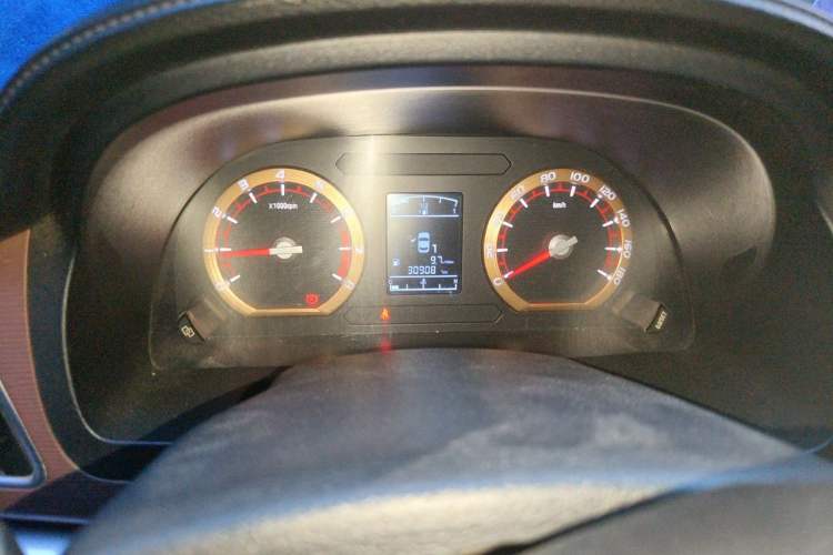 Used FORTHING Lingzhi 2017 M5L 1.6L 7-Seater Standard Model Odometer Close Up