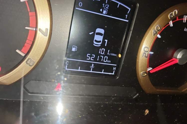 Used FORTHING Lingzhi 2017 M5L 1.6L 7-Seater Standard Model Odometer Close Up