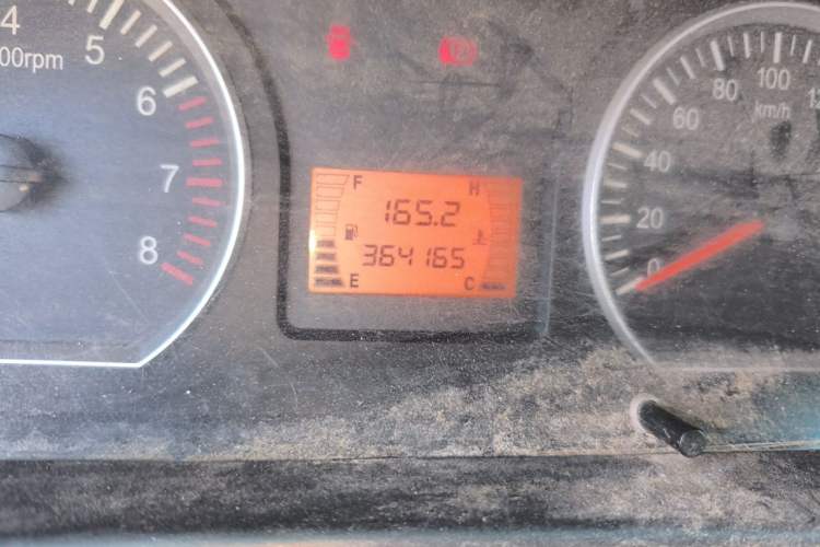 Used FORTHING Lingzhi 2017 M3L 1.6L 7-Seater Standard Model Odometer Close Up