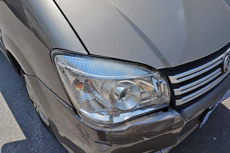 Used FORTHING Lingzhi 2017 V3 1.5L 5-Seater Special Offer Model Right Front Headlight