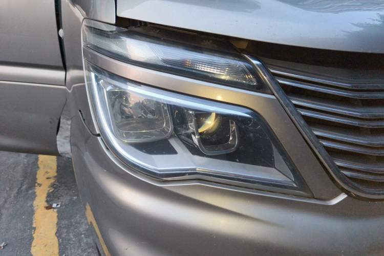 Used FORTHING Lingzhi 2017 M5L 1.6L 7-Seater Standard Model Right Front Headlight