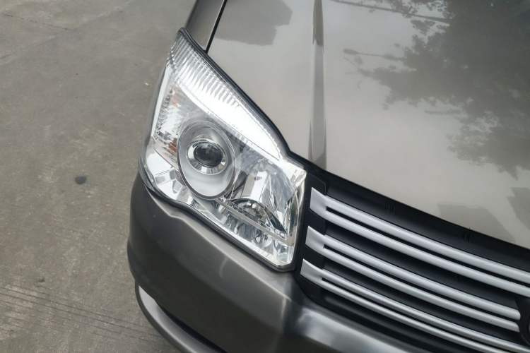 Used FORTHING Lingzhi 2017 V3 1.5L 5-Seater Special Offer Model Right Front Headlight