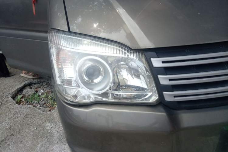 Used FORTHING Lingzhi 2017 Facelifted M3L 1.6L 7-Seater Standard Version Right Front Headlight