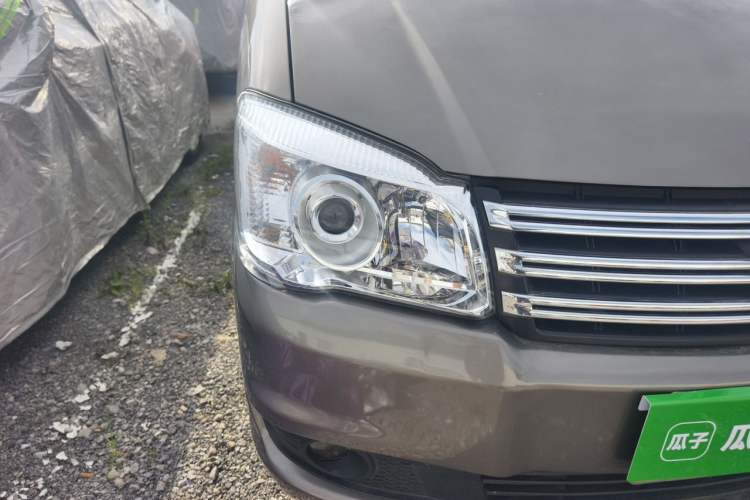 Used FORTHING Lingzhi 2017 V3 1.5L 5-Seater Special Offer Model Right Front Headlight