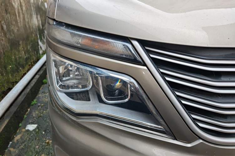 Used FORTHING Lingzhi 2017 M5L 1.6L 7-Seater Standard Model Right Front Headlight