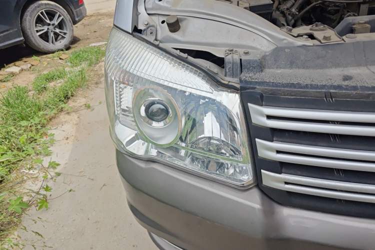 Used FORTHING Lingzhi 2017 M3L 1.6L 7-Seater Comfort Model Right Front Headlight