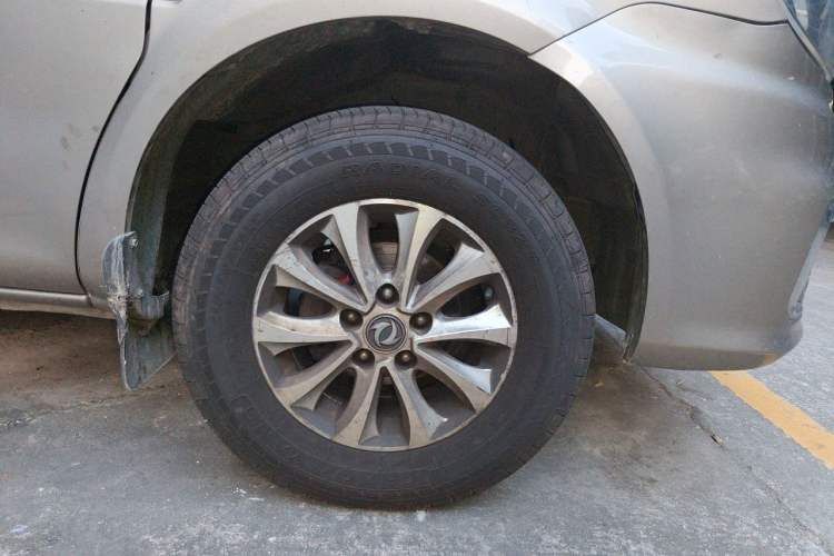 Used FORTHING Lingzhi 2017 M5L 1.6L 7-Seater Standard Model Right Front Wheel Hub