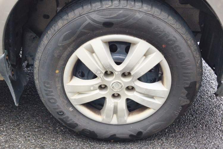 Used FORTHING Lingzhi 2017 M3L 2.0L 7-Seater Comfort Model Right Front Wheel Hub