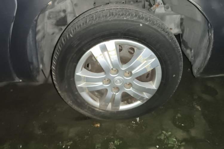 Used FORTHING Lingzhi 2017 V3 1.5L 7-seater Standard Model Right Front Wheel Hub
