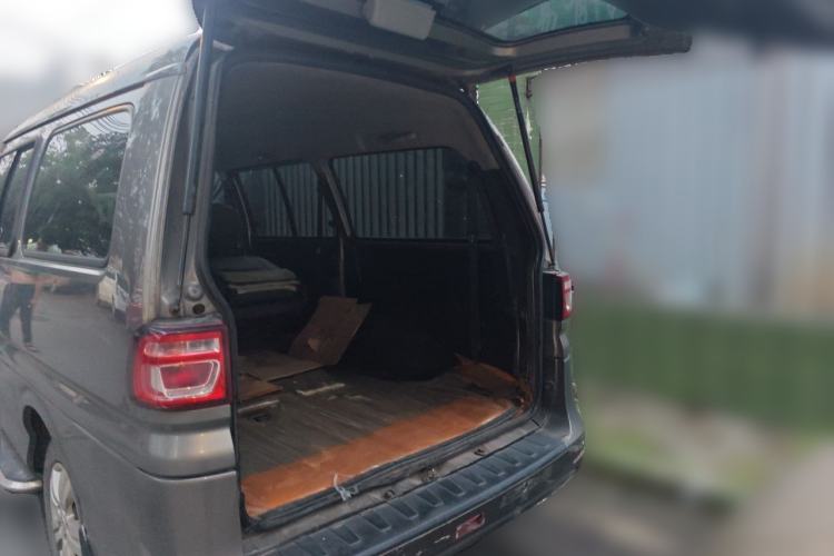 Used FORTHING Lingzhi 2017 M3L 1.6L 7-Seater Standard Model Trunk