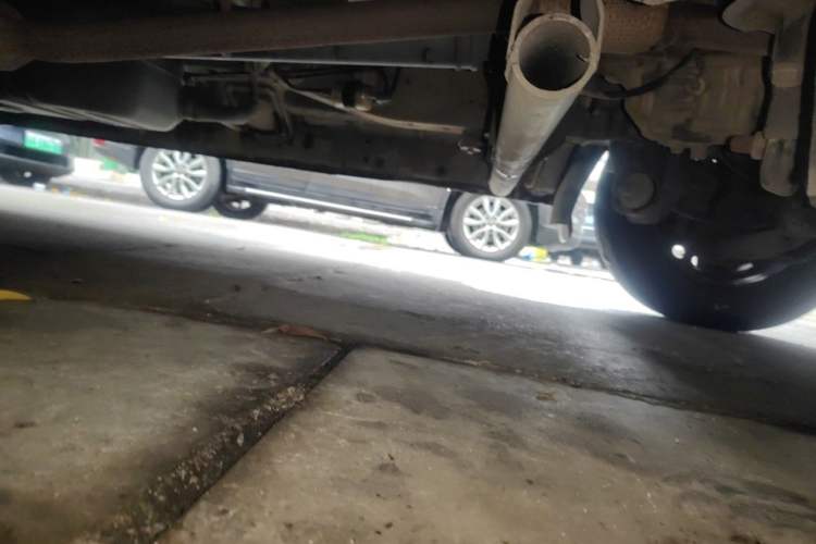 Used FORTHING Lingzhi 2017 M5 1.6L Standard Model Chassis Front Right