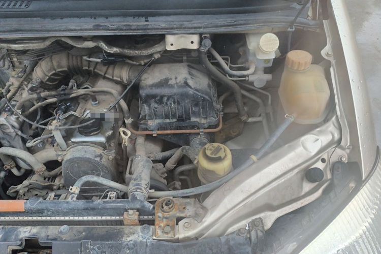 Used FORTHING Lingzhi 2017 M3L 1.6L 7-Seater Comfort Model Engine Bay Left
