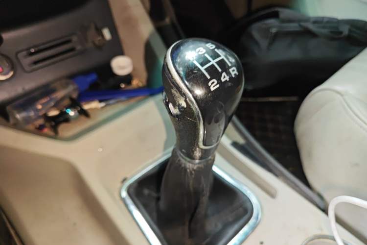 Used FORTHING Lingzhi 2017 M5L 1.6L 7-Seater Comfort Model Gear Lever