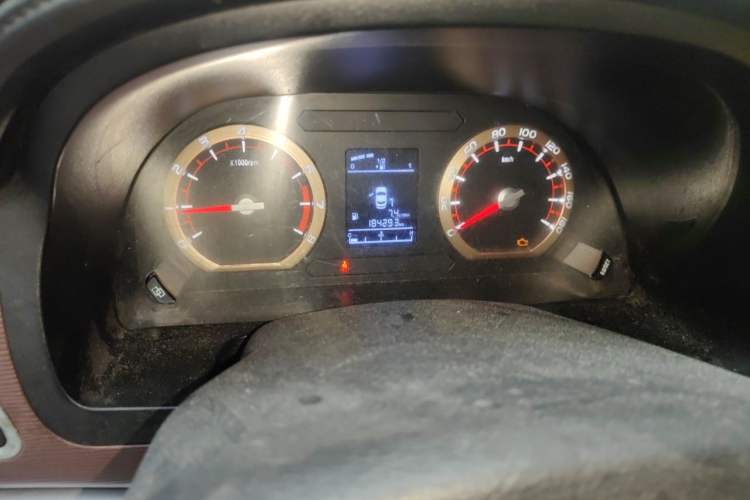 Used FORTHING Lingzhi 2017 M5 1.6L Standard Model Odometer Close Up