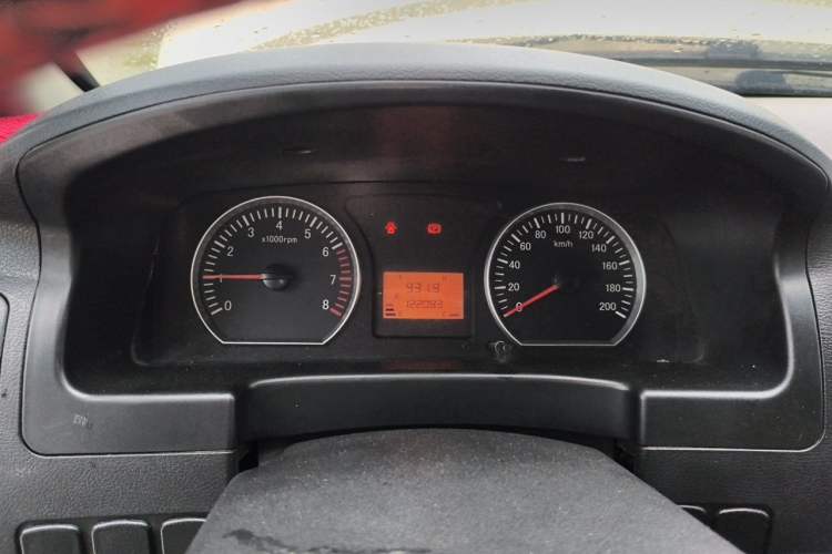 Used FORTHING Lingzhi 2017 M3L 1.6L 7-Seater Comfort Model Odometer Close Up