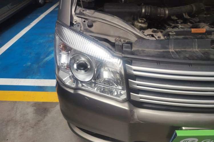 Used FORTHING Lingzhi 2017 Facelifted M3L 1.6L 7-Seater Standard Version Right Front Headlight