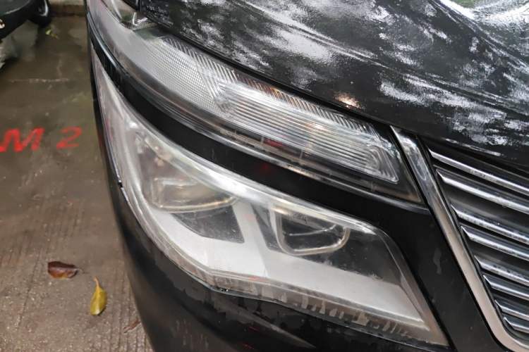 Used FORTHING Lingzhi 2017 M5L 1.6L 7-Seater Comfort Model Right Front Headlight