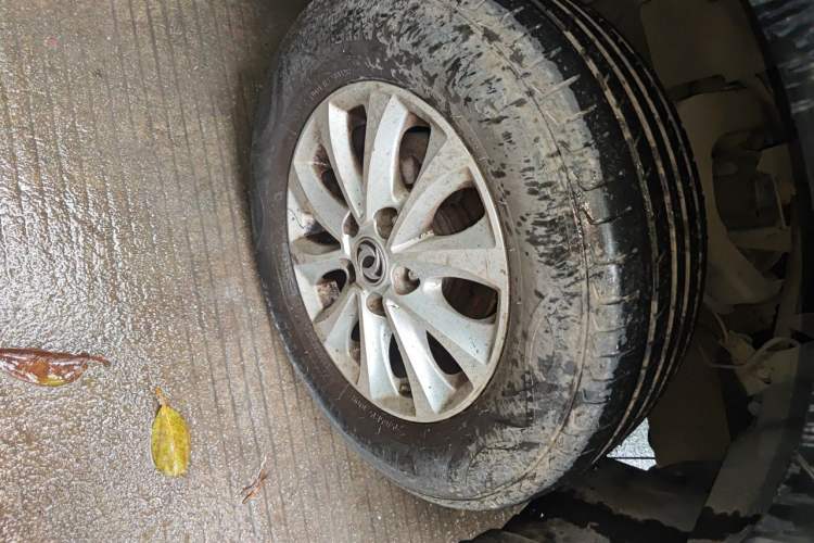 Used FORTHING Lingzhi 2017 M5L 1.6L 7-Seater Comfort Model Right Front Wheel Hub