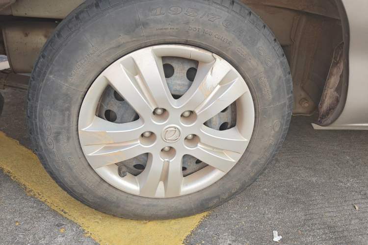Used FORTHING Lingzhi 2017 Facelifted M3L 1.6L 7-Seater Standard Version Right Front Wheel Hub