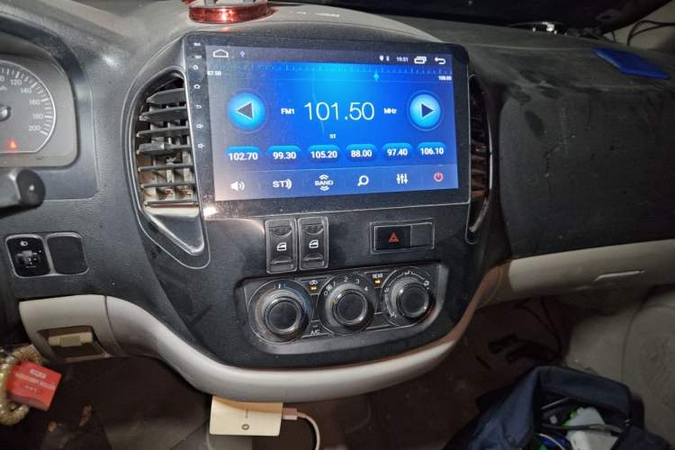 Used FORTHING Lingzhi 2017 M3L 1.6L 7-Seater Comfort Model Audio And AC Panel