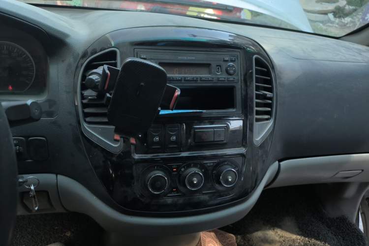 Used FORTHING Lingzhi 2017 M3L 1.6L 9-Seater Comfort Model Audio And AC Panel