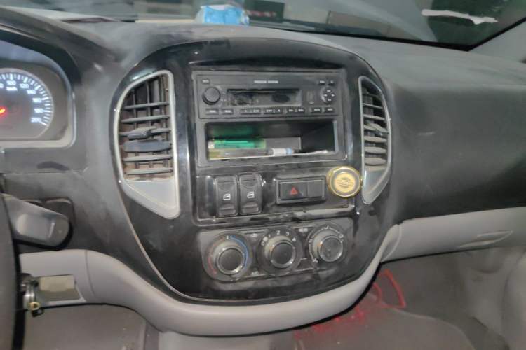 Used FORTHING Lingzhi 2017 Facelifted M3L 1.6L 7-Seater Standard Version Audio And AC Panel