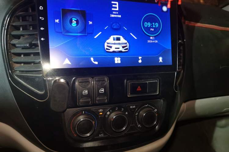 Used FORTHING Lingzhi 2017 Restyled M3L 1.6L 7-Seater Comfort Version Audio And AC Panel