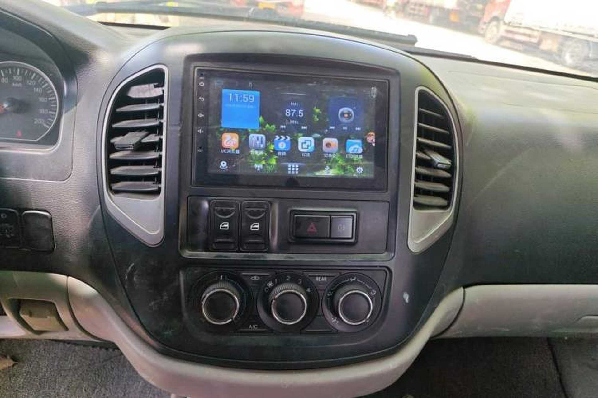 Used FORTHING Lingzhi 2017 V3 1.5L 7-Seater Comfort Model Audio And AC Panel